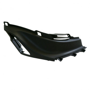 GARNITURE GRILLE INFERIEURE AILE ARRIERE DROITE ORIGINE PIAGGIO 50-125 LIBERTY 2015> -1B0013470000C-