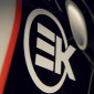 AUTOCOLLANT/STICKER ARTEK BLANC PREDECOUPE (PLANCHE 215mm x 45mm AVEC 1 ARTEK et 1 EK) HAUTE QUALITE 3700948107652