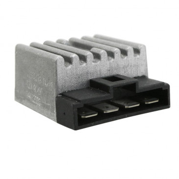 REGULATEUR DE TENSION 50 A BOITE ADAPTABLE RIEJU 50 RMX 2009, SMX 2009> (12V - CONNECTEUR NOIR 4 FICHES) (TYPE ORIGINE) -GUILERA- 3700948185070