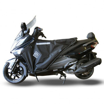 TABLIER COUVRE JAMBE TUCANO POUR SYM 125 GTS 2012>2018, 250 GTS 2012>2018, 300 GTS 2012>2018 (R163-X) (TERMOSCUD) (SYSTEME ANTI-FLOTTEMENT SGAS) 8026492117820
