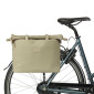 SACOCHE ARRIERE VELO LATERALE SAC ORDINATEUR PORTABLE BASIL MANHATTAN WATERPROOF BEIGE DROIT/GAUCHE 12L FIXATION HOOK ON (12x38x30cm) FERMETURE PLIANT ANTI-PLUIE 8715019184505