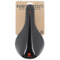 SELLE NEWTON JUNIOR ICHNOS RACING NOIR DECO ROUGE 256X140MM RAIL ACIER 3700948300503