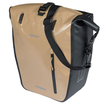 SACOCHE ARRIERE VELO LATERALE BASIL RIVO WATERPROOF 25-31L SABLE / NOIR FIXATION MIK HOOKS SUR PORTE BAGAGE (43x14x28cm) AVEC POIGNEE ET BANDOUILLERE FERMETURE ENROULEMENT 8715019185304 SACOCHE ARRIERE VELO LATERALE BASIL RIVO WATERPROOF 25-31L SABLE / NOIR FIXATION MIK HOOKS SUR PORTE BAGAGE (43x14x28cm) AVEC POIGNEE ET BANDOUILLERE FERMETURE ENROULEMENT 8715019185304