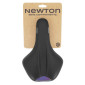 SELLE NEWTON CITY SHINY BLACK STRIPES EFFET OIL NOIR 247x168mm 3667385000390