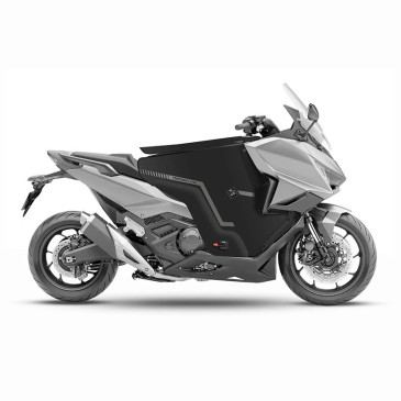 TABLIER COUVRE JAMBE TUCANO POUR YAMAHA 560 TMAX TECH MAX 2025> (R257SPRO) (TERMOSCUD S-PRO 4 SAISONS) (SYSTEME ANTI-FLOTTEMENT SGAS) 8026492199819